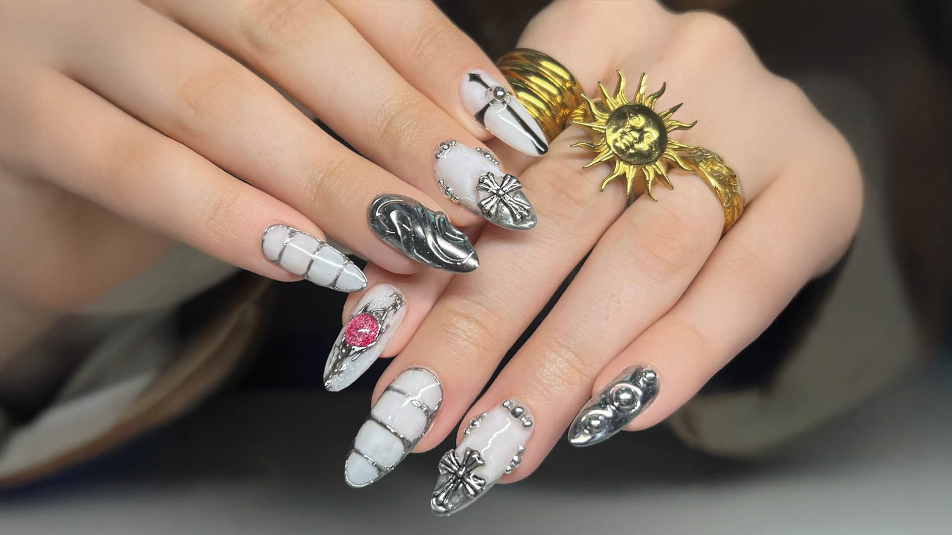 Deluxe Nail Spa 